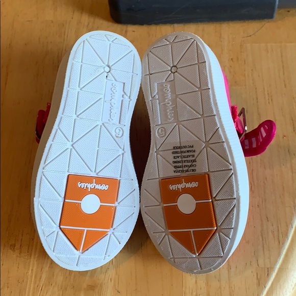 Toddler Girl Size 5 Shoes - Picture 2 of 4